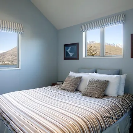 White Peaks Villa Queenstown Room photo